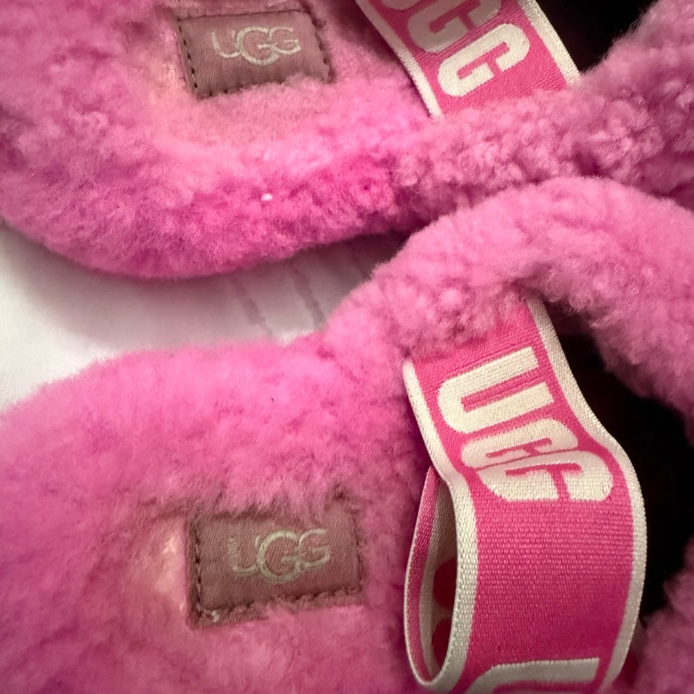 ✨️UGG Pink Fluffy Sandals✨️ - Picture 9 of 9